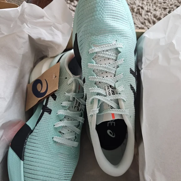 Brand New ASICS METASPEED PARIS W8.5/M7 ...NEVER WORN NEW IN BOX - Picture 3 of 5